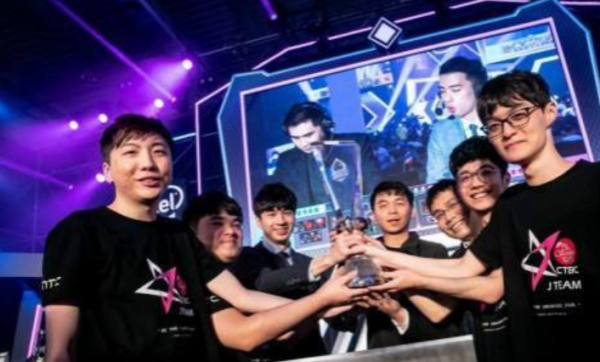Virtus.pro 用 Perfecto(RUS) 替换了阵容中的 FL4MUS