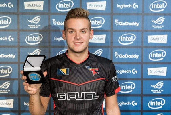 丛林差距！ Peanut 的Zyra贡献了0-70%，而卧底 Oner 勇敢地发起了团战， T1 扳平了比分